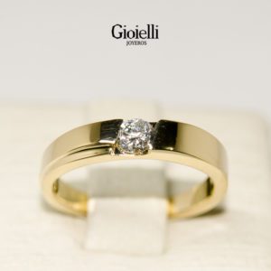 Anillo de compromiso en oro 18k con diamante