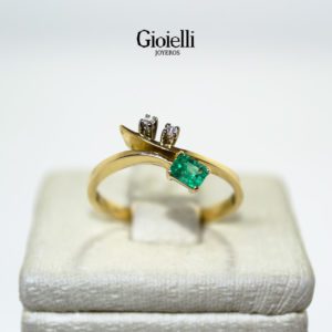 anillo en oro 18 kilates con esmeralda y diamantes